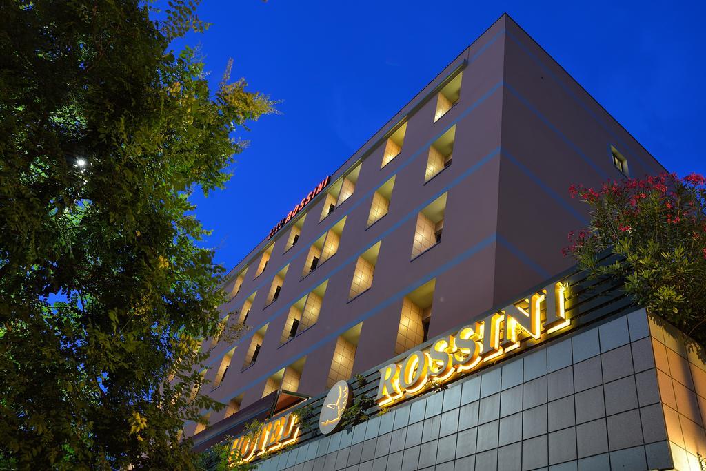 罗西尼酒店 佩萨罗 外观 照片