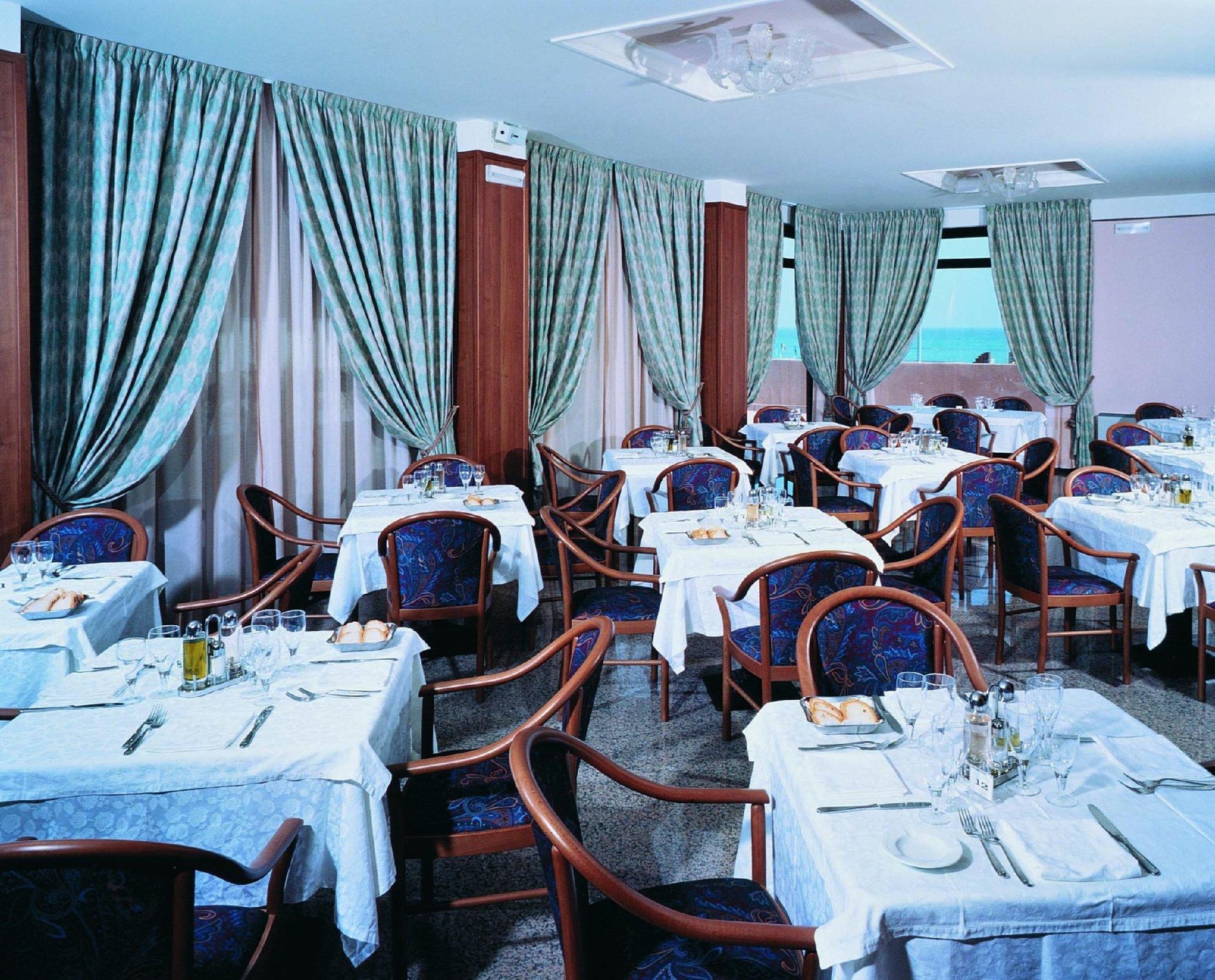 罗西尼酒店 佩萨罗 餐厅 照片